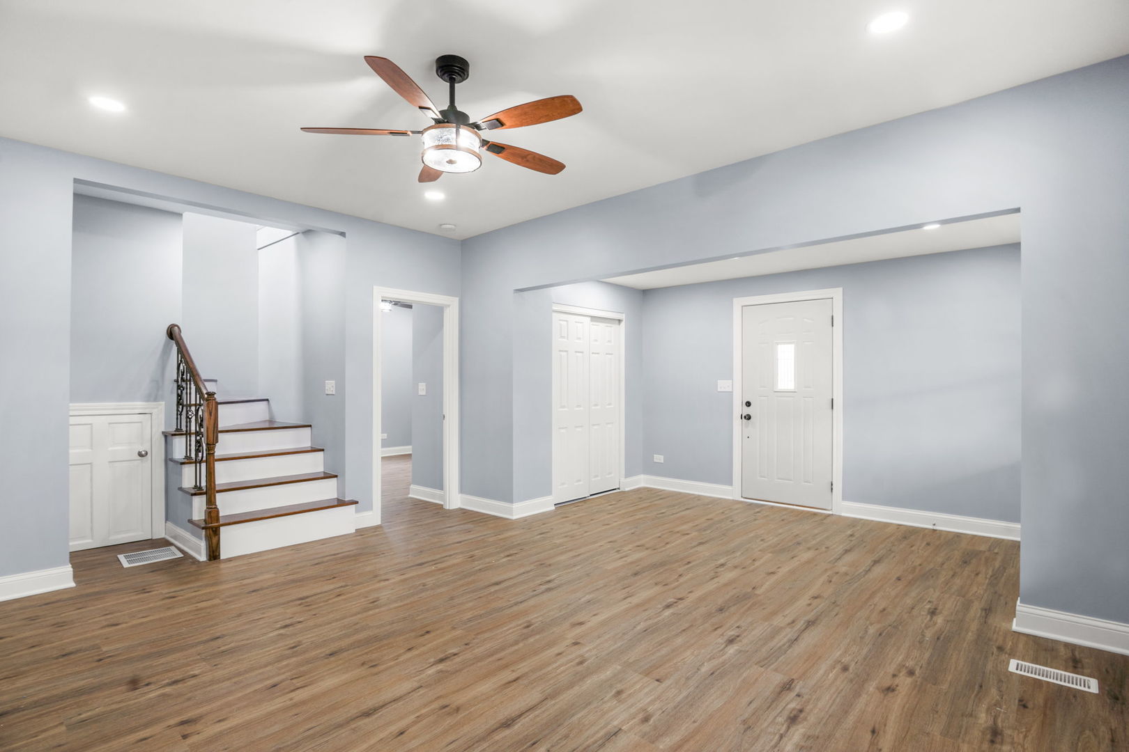 2402 North 41st Road Sheridan, IL 60551 - Photo 7 of 30 a view of an empty room and wooden floor