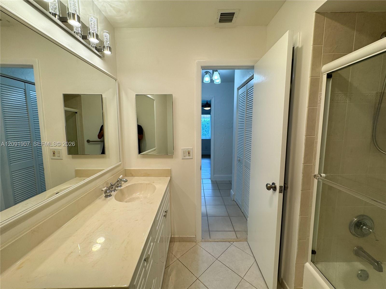 76 Ivy Road, Unit 76 Hollywood, FL 33021 - Photo 37 of 54 Guest Bathroom
