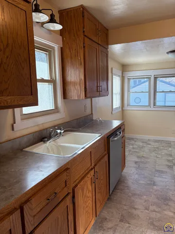 $98,500 | 1211 Southwest Woodward Avenue, Topeka, KS 66604