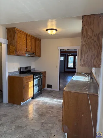 $98,500 | 1211 Southwest Woodward Avenue, Topeka, KS 66604