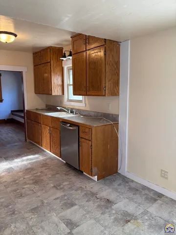 $98,500 | 1211 Southwest Woodward Avenue, Topeka, KS 66604