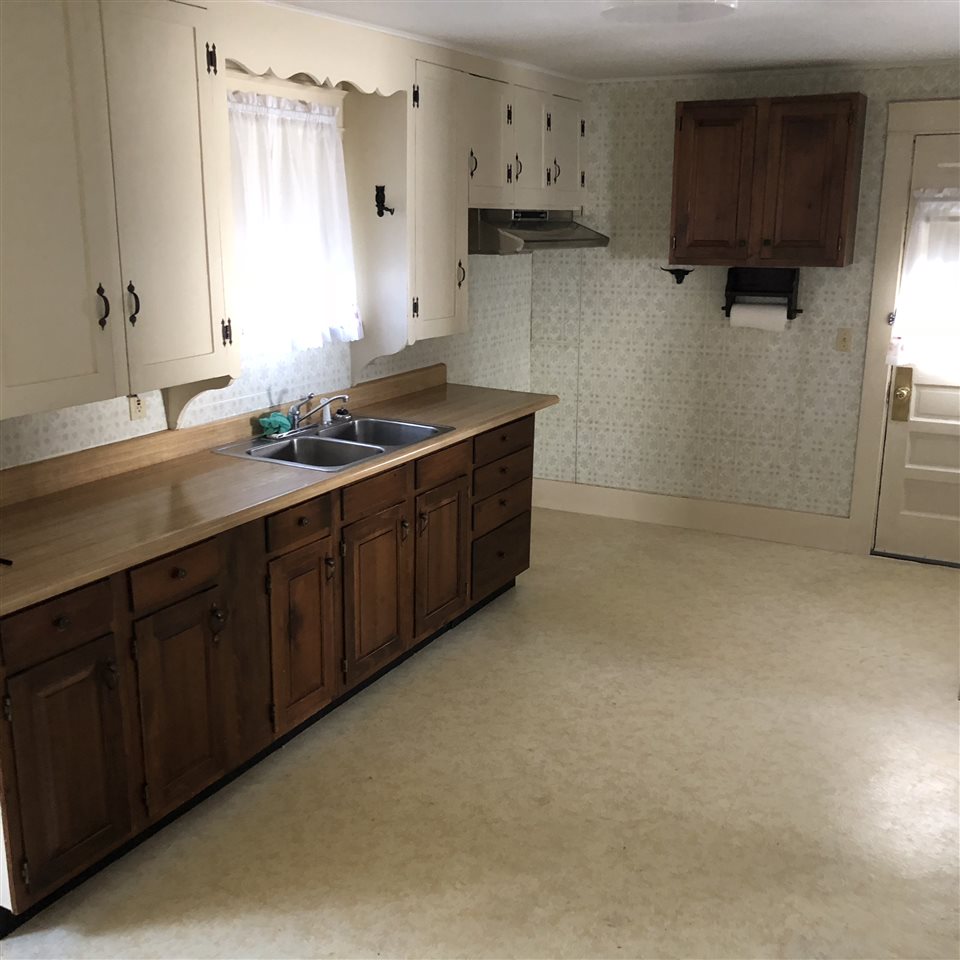 18 Ellis Street Springfield, VT 05156 - Photo 5 of 15