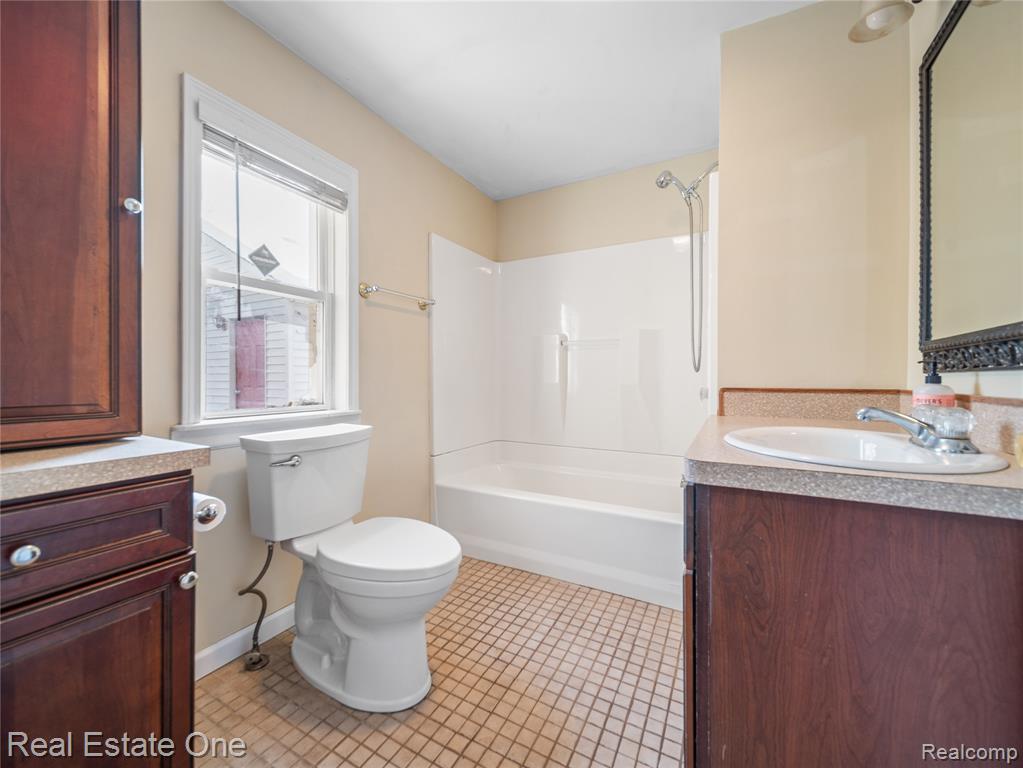 8202 Hyne Road Brighton, MI 48114 - Photo 13 of 25 Gallery Image 13