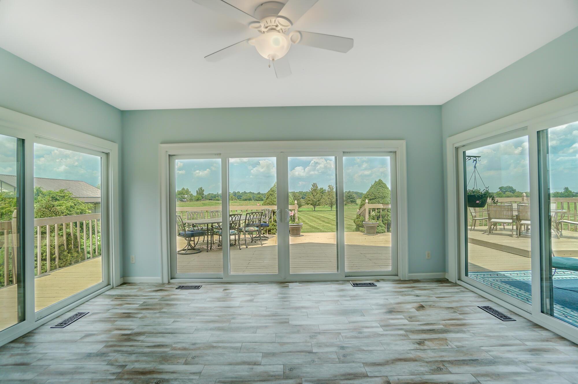 2100 Old Columbus Road London, OH 43140 - Photo 33 of 92 Huge 4 Season Room