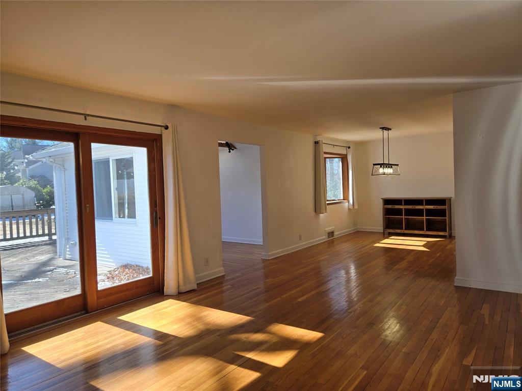20 Buff Road Tenafly, NJ 07670 - Photo 5 of 25