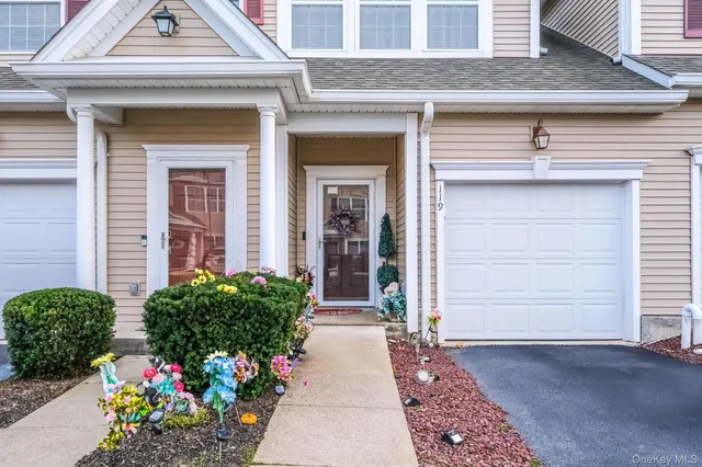 $535,000 | 119 Wildwood Circle, Holtsville, NY 11742