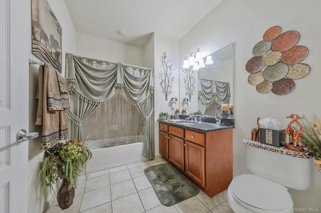 $535,000 | 119 Wildwood Circle, Holtsville, NY 11742