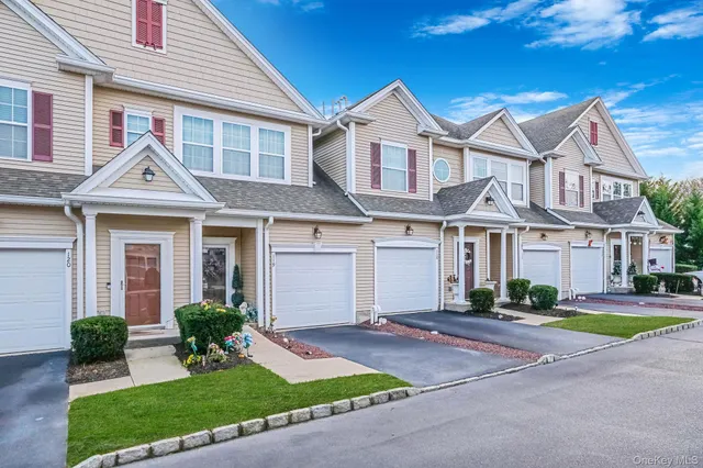 $535,000 | 119 Wildwood Circle, Holtsville, NY 11742