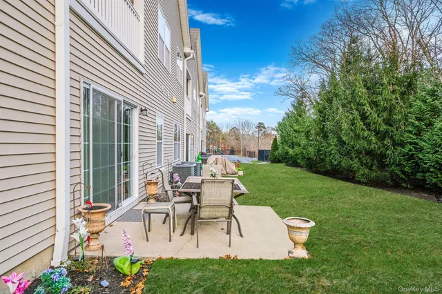 $535,000 | 119 Wildwood Circle, Holtsville, NY 11742