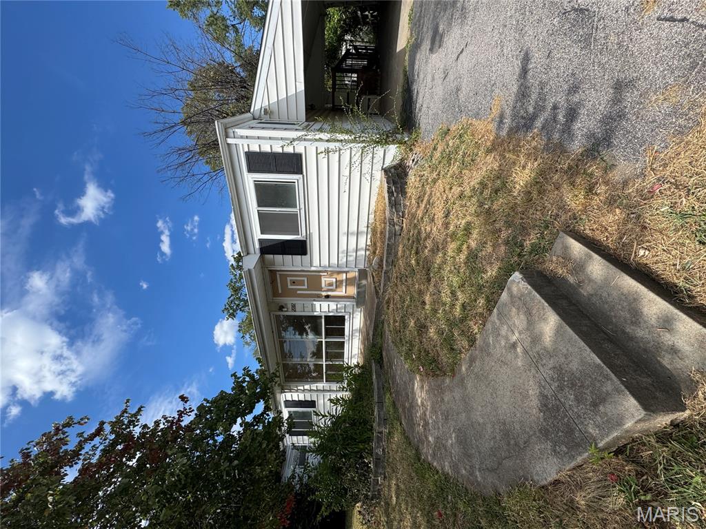 2087 Chambers Road St. Louis, MO 63136 - Photo 2 of 15