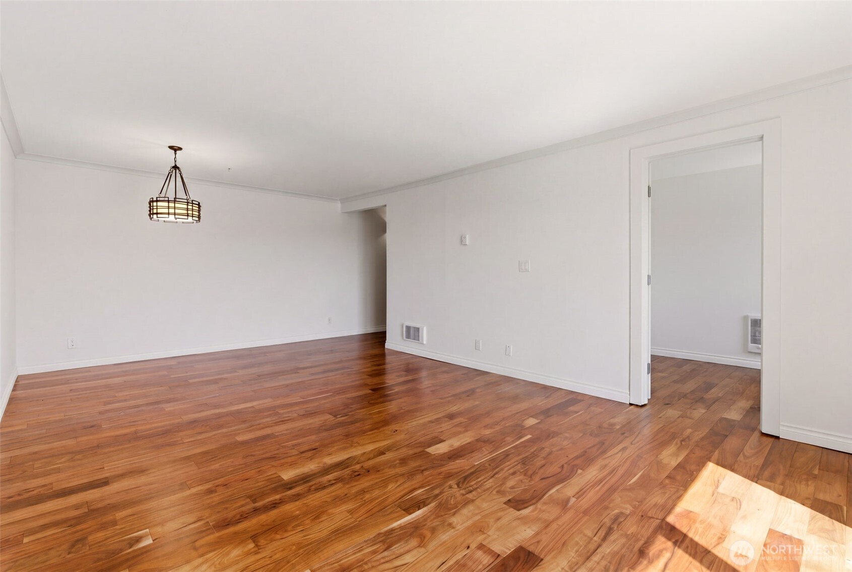 800 North Allen Place, Unit 401 Seattle, WA 98103 - Photo 4 of 32