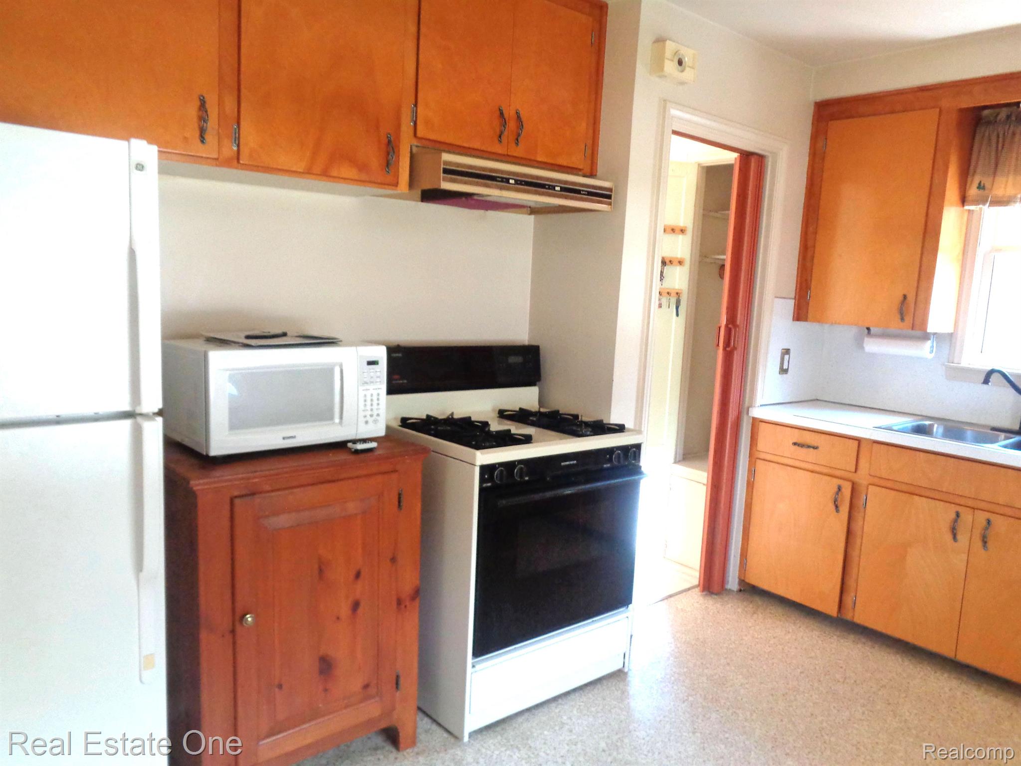 17811 Quarry Road Riverview, MI 48193 - Photo 5 of 12 Kitchen