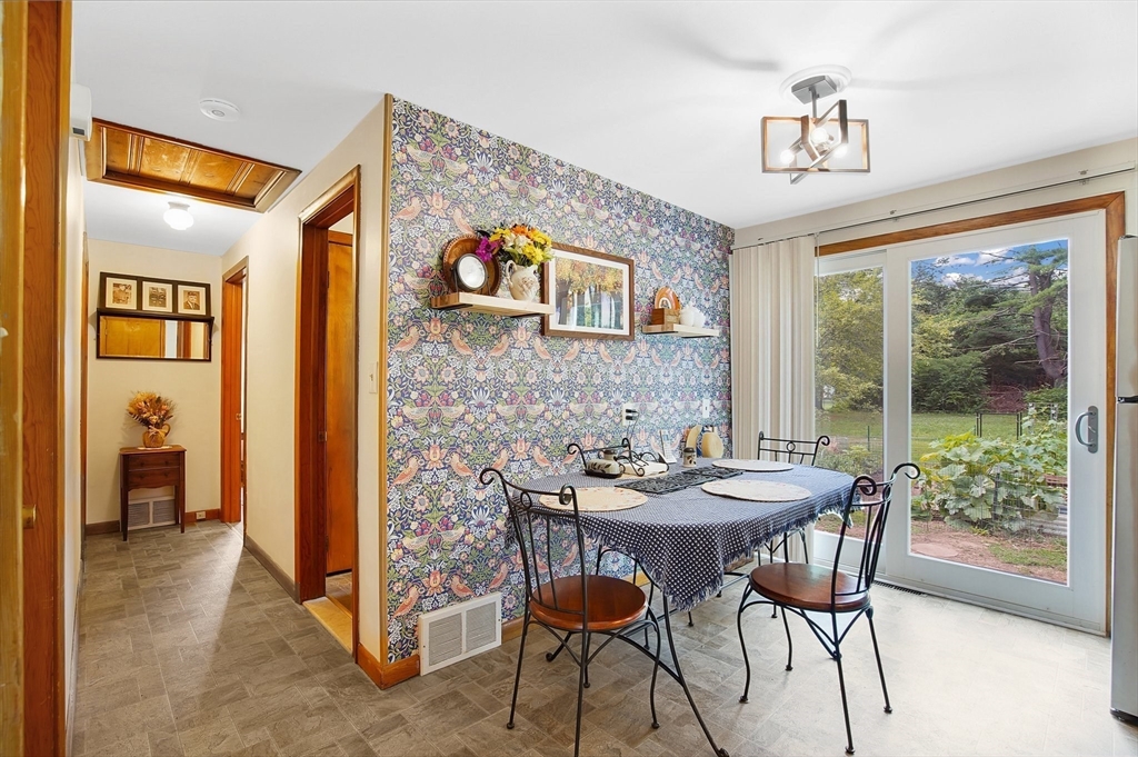 714 Holyoke Road Westfield, MA 01085 - Photo 8 of 19 Gallery Image 8