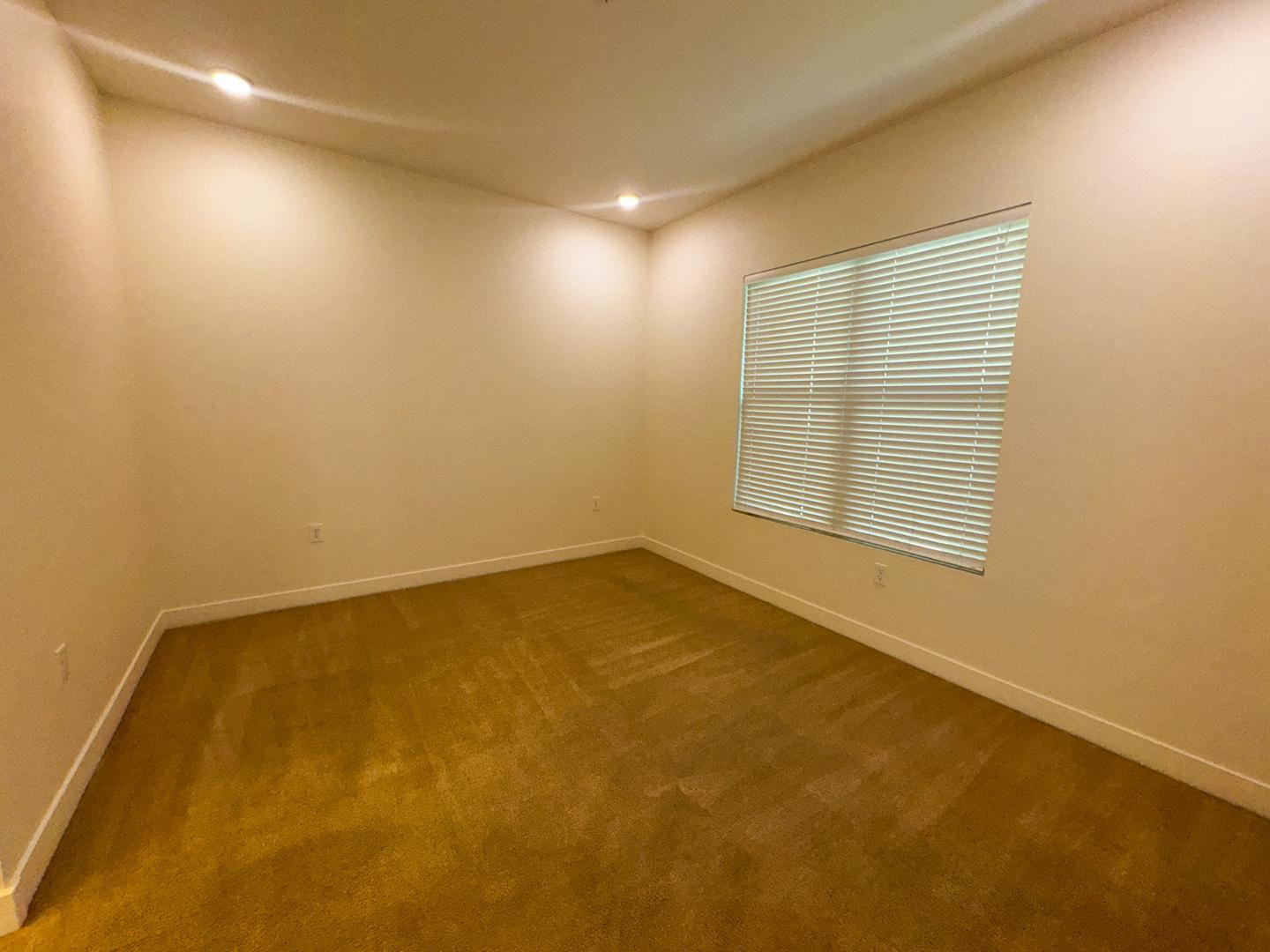 6565 East Thomas Road, Unit 1046 Scottsdale, AZ 85251 - Photo 13 of 16 an empty room with a empty space and a window