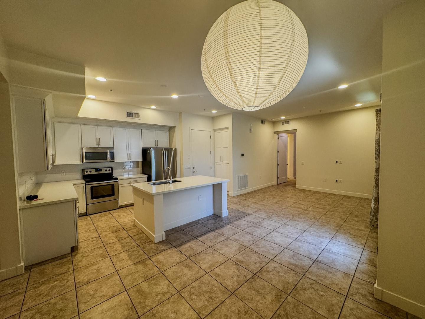 6565 East Thomas Road, Unit 1046 Scottsdale, AZ 85251 - Photo 8 of 16 a large kitchen with a sink and cabinets