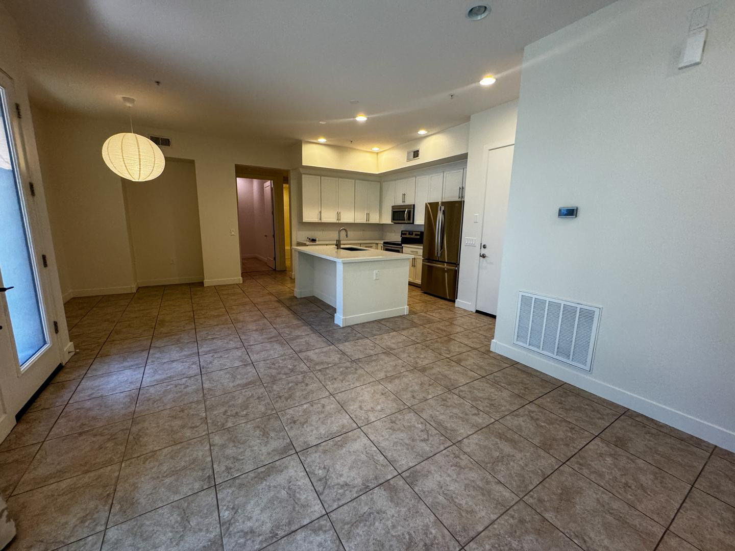 6565 East Thomas Road, Unit 1046 Scottsdale, AZ 85251 - Photo 9 of 16 a view of kitchen and windows