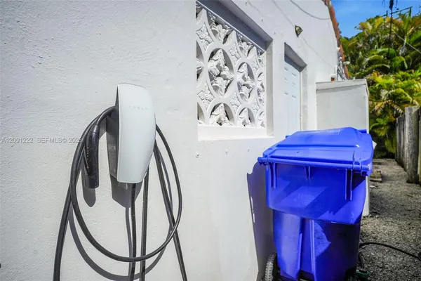 $8,000 | 2311 Southwest 9th Avenue, Miami, FL 33129