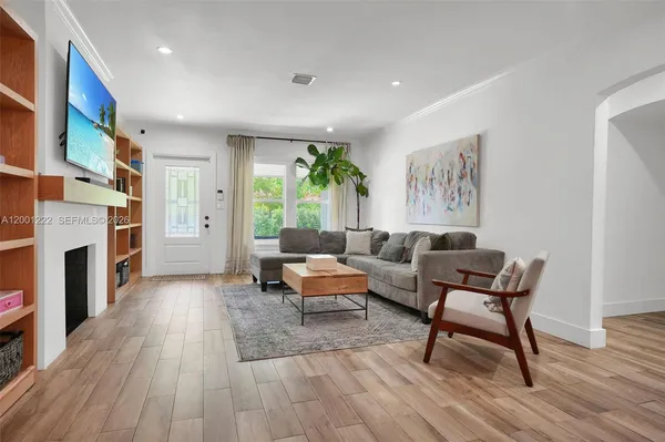 $8,000 | 2311 Southwest 9th Avenue, Miami, FL 33129