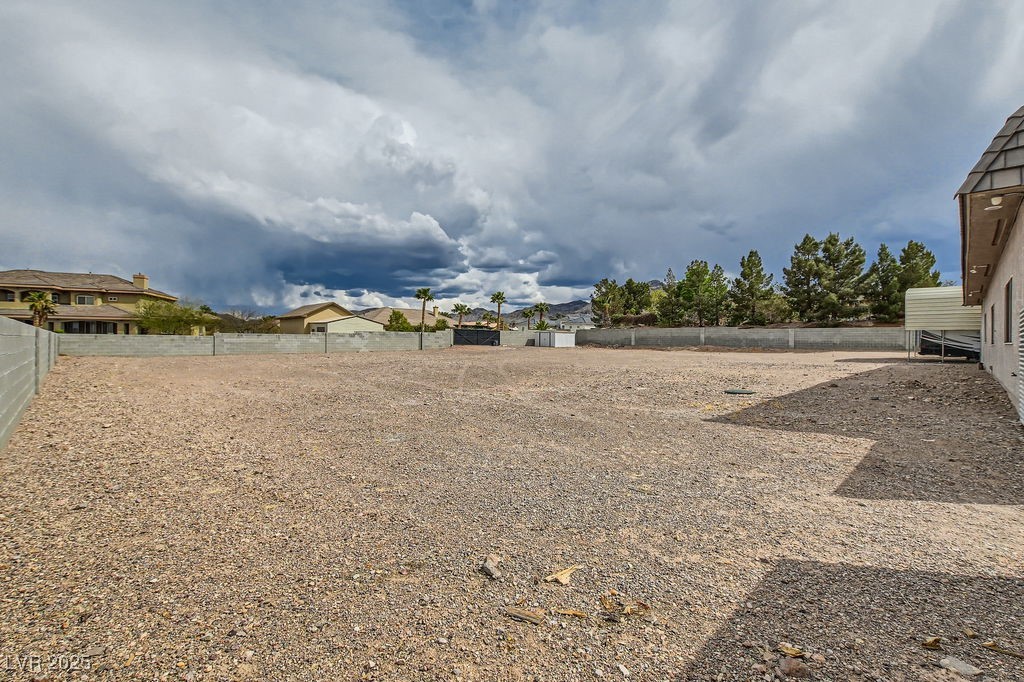 647 Foxhall Road Henderson, NV 89002 - Photo 71 of 82 View of yard with fence