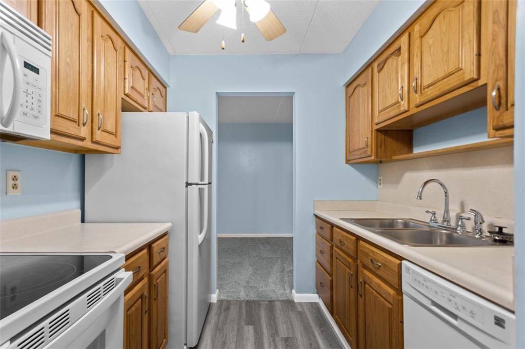 2160 Greentree Road, Unit 201W Pittsburgh, PA 15220 - Photo 13 of 25 Gallery Image 13