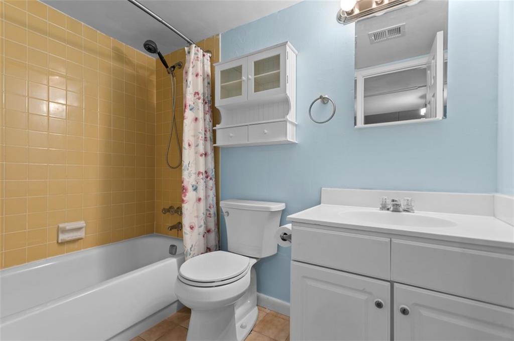 2160 Greentree Road, Unit 201W Pittsburgh, PA 15220 - Photo 17 of 25 Gallery Image 17