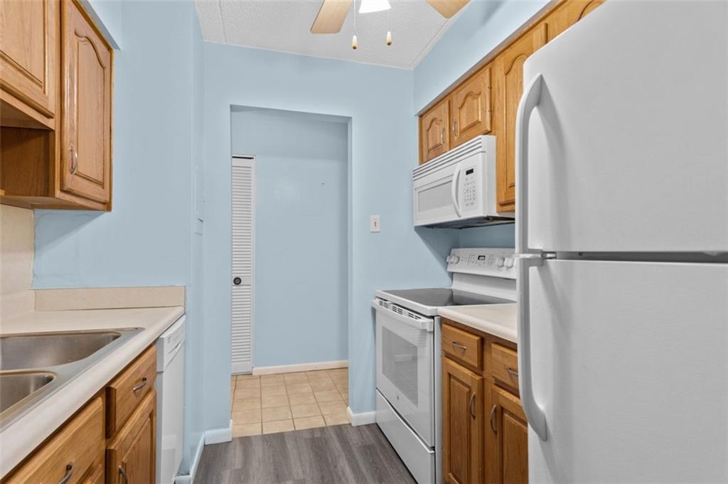 2160 Greentree Road, Unit 201W Pittsburgh, PA 15220 - Photo 10 of 25 Gallery Image 10