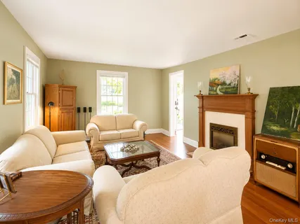 $1,100,000 | 15 Anita Place, Farmingdale, NY 11735