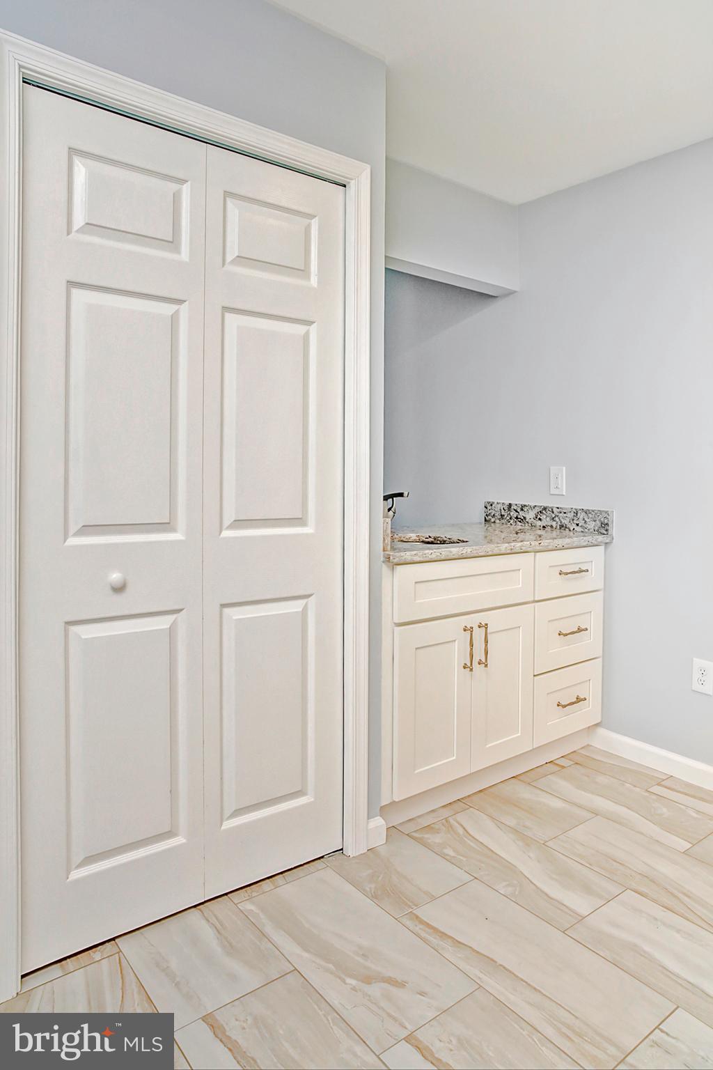 9131 Rockefeller Lane Springfield, VA 22153 - Photo 14 of 45 Butlers pantry