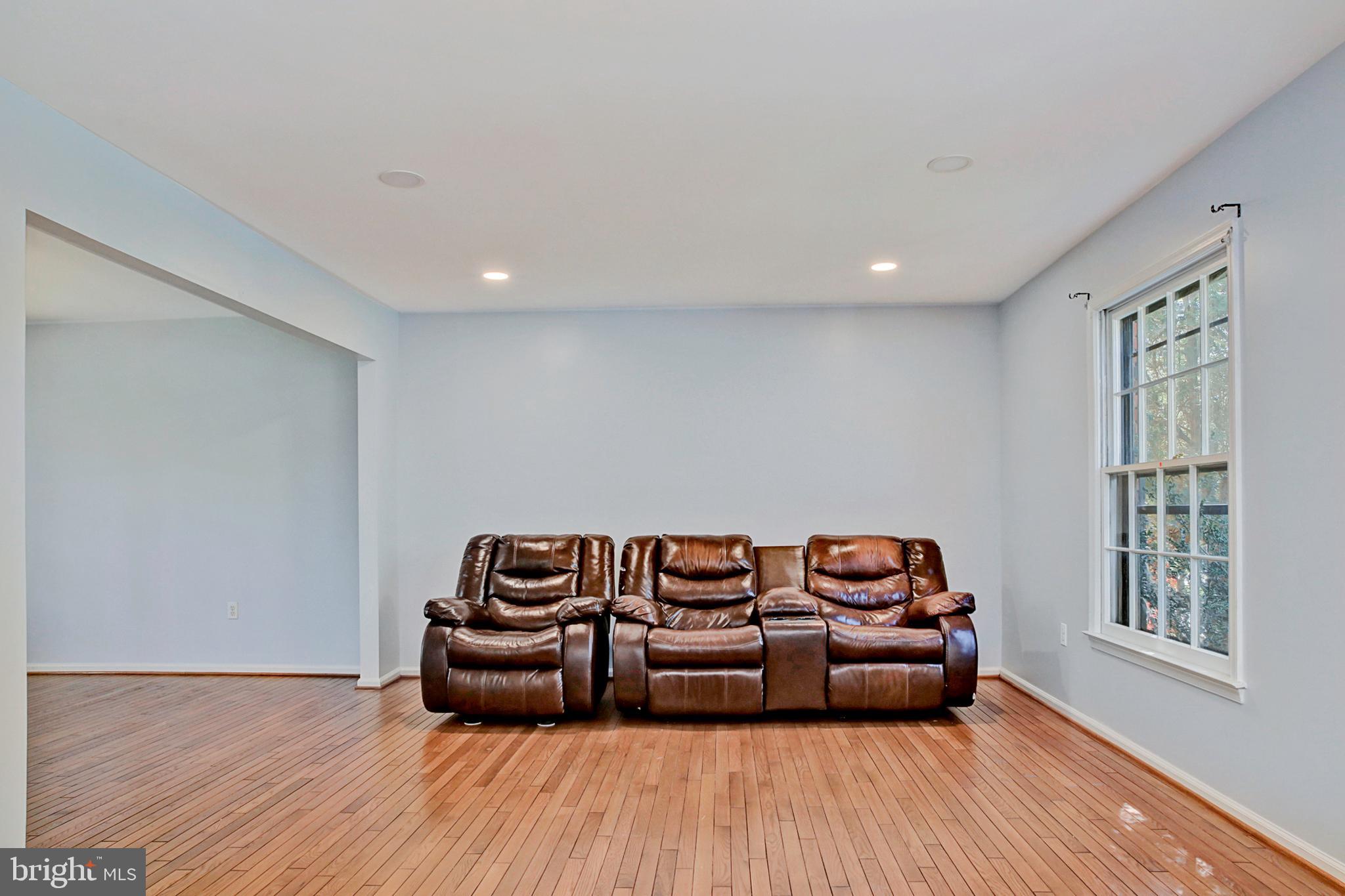 9131 Rockefeller Lane Springfield, VA 22153 - Photo 3 of 45 Living Room