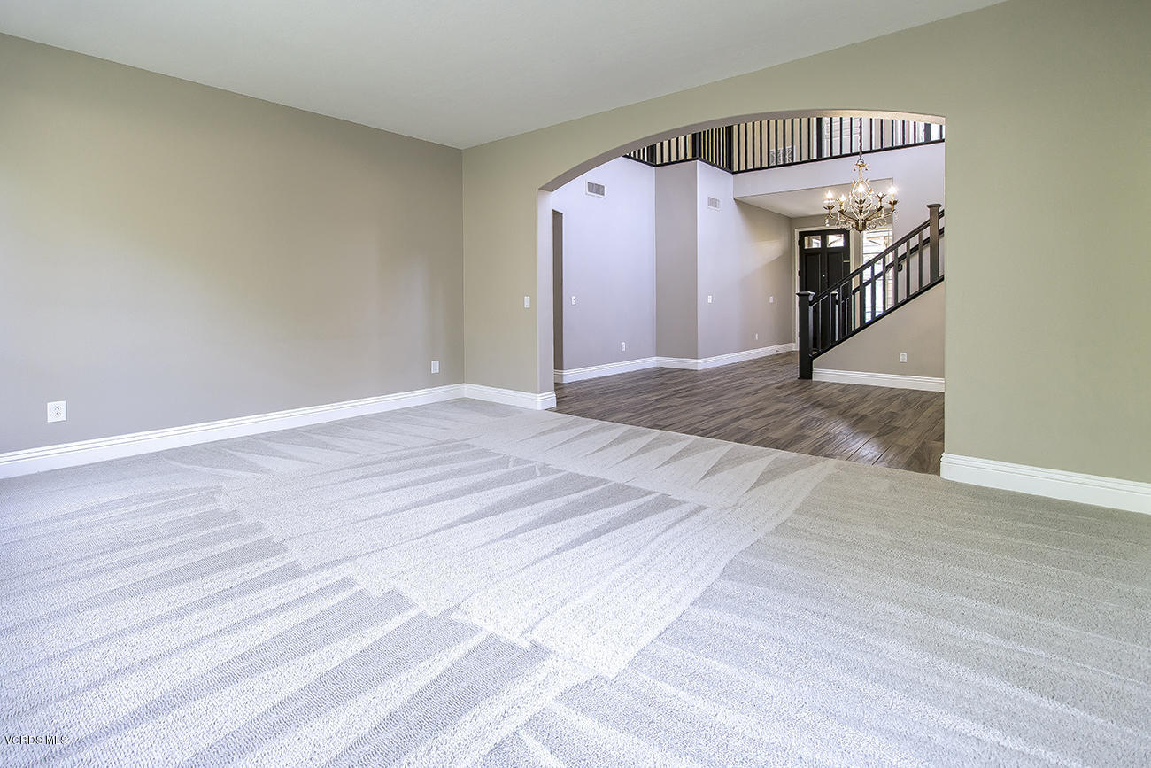 125 Brooks Road Simi Valley, CA 93065 - Photo 11 of 52 11Living