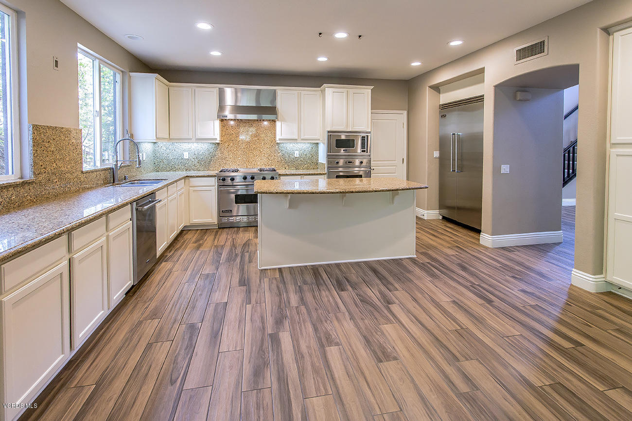 125 Brooks Road Simi Valley, CA 93065 - Photo 16 of 52 16Kitchen