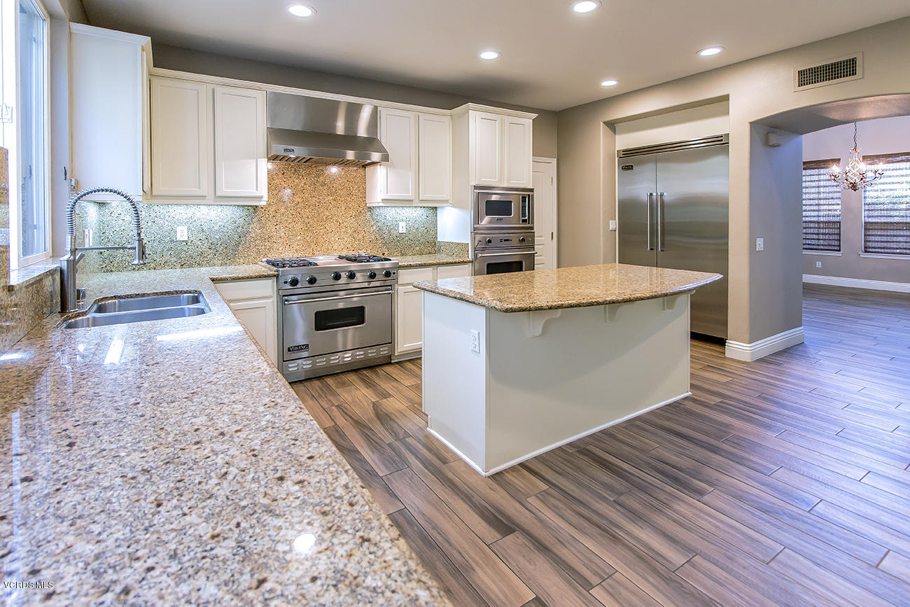 125 Brooks Road Simi Valley, CA 93065 - Photo 17 of 52 17Kitchen