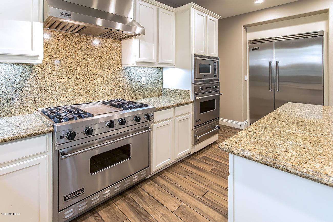 125 Brooks Road Simi Valley, CA 93065 - Photo 18 of 52 18Kitchen