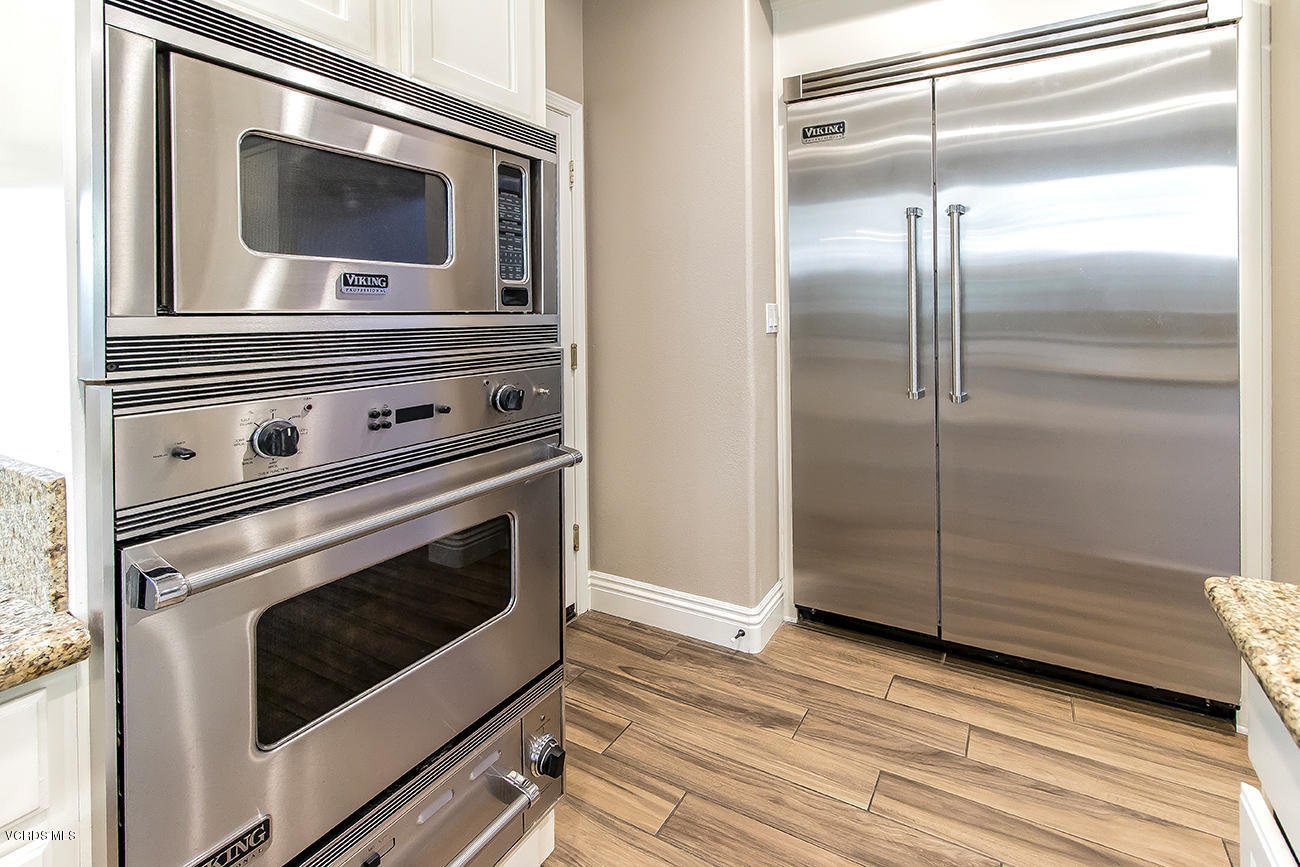 125 Brooks Road Simi Valley, CA 93065 - Photo 20 of 52 20Kitchen