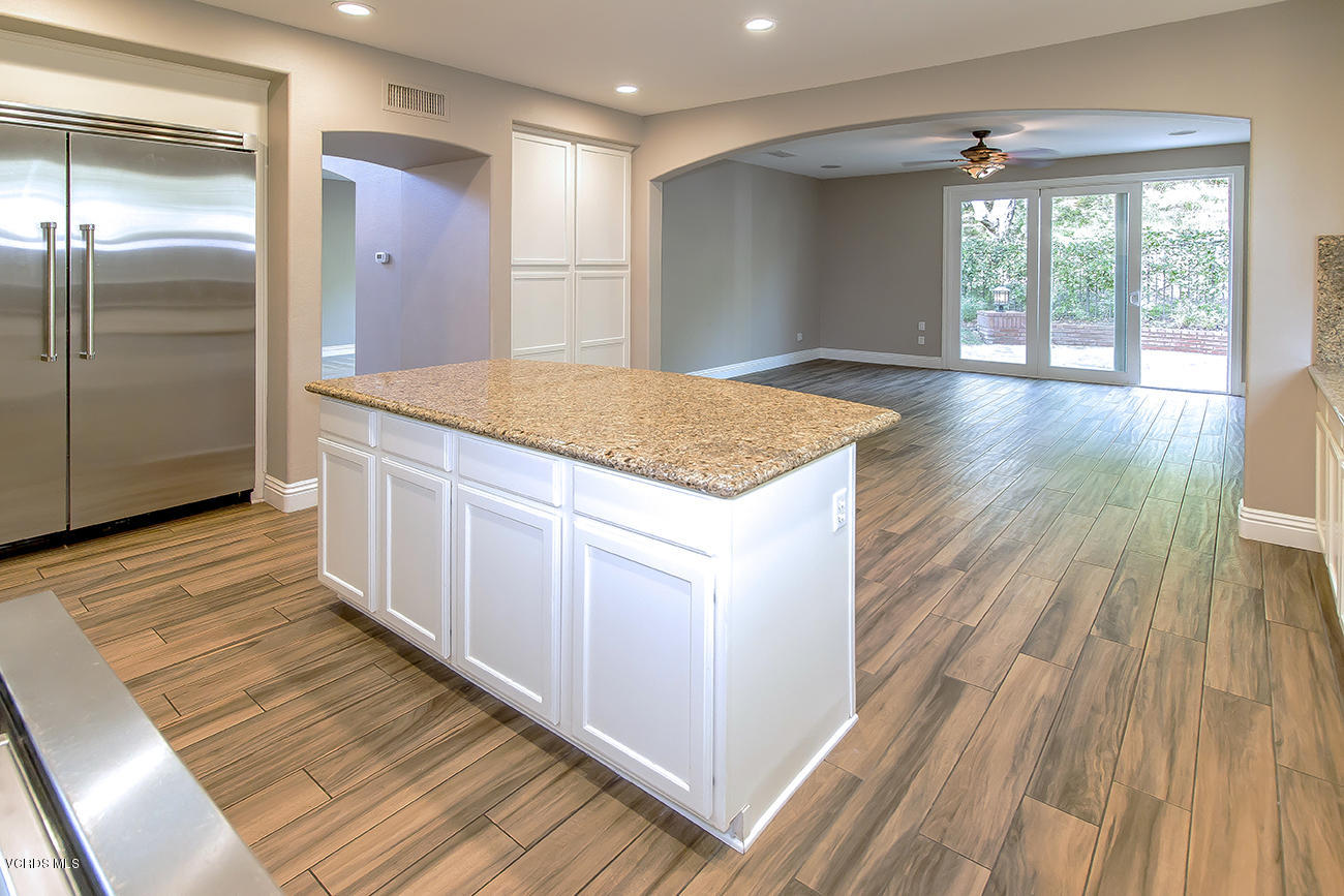 125 Brooks Road Simi Valley, CA 93065 - Photo 21 of 52 21Kitchen