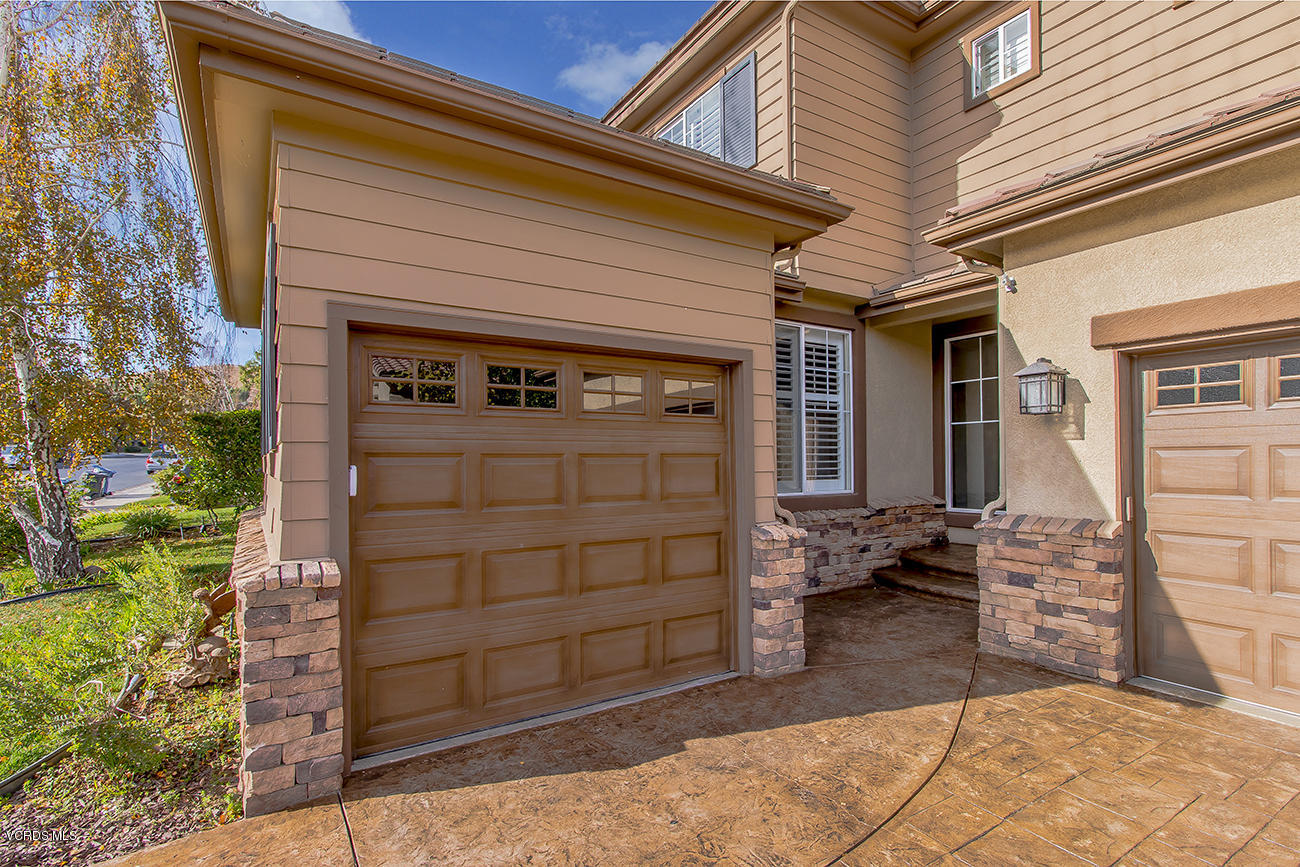 125 Brooks Road Simi Valley, CA 93065 - Photo 4 of 52 04Front