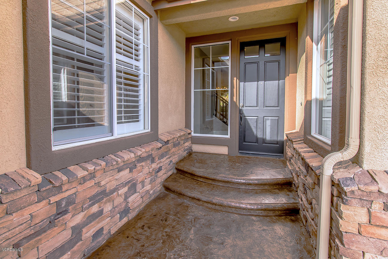 125 Brooks Road Simi Valley, CA 93065 - Photo 5 of 52 05Front