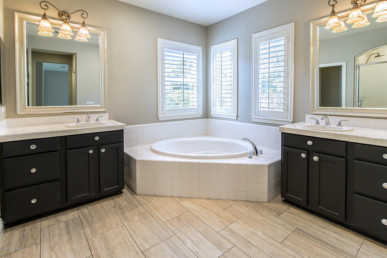 125 Brooks Road Simi Valley, CA 93065 - Photo 41 of 52 41Master Bath