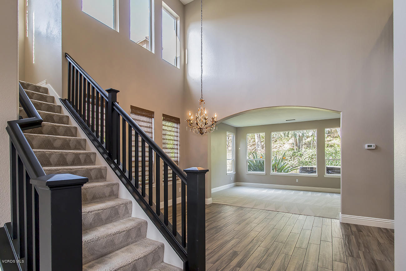 125 Brooks Road Simi Valley, CA 93065 - Photo 7 of 52 07Entry Living