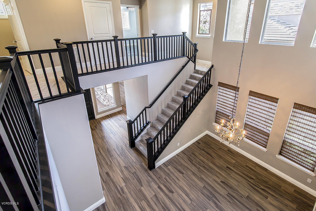 125 Brooks Road Simi Valley, CA 93065 - Photo 9 of 52 09Entry Living