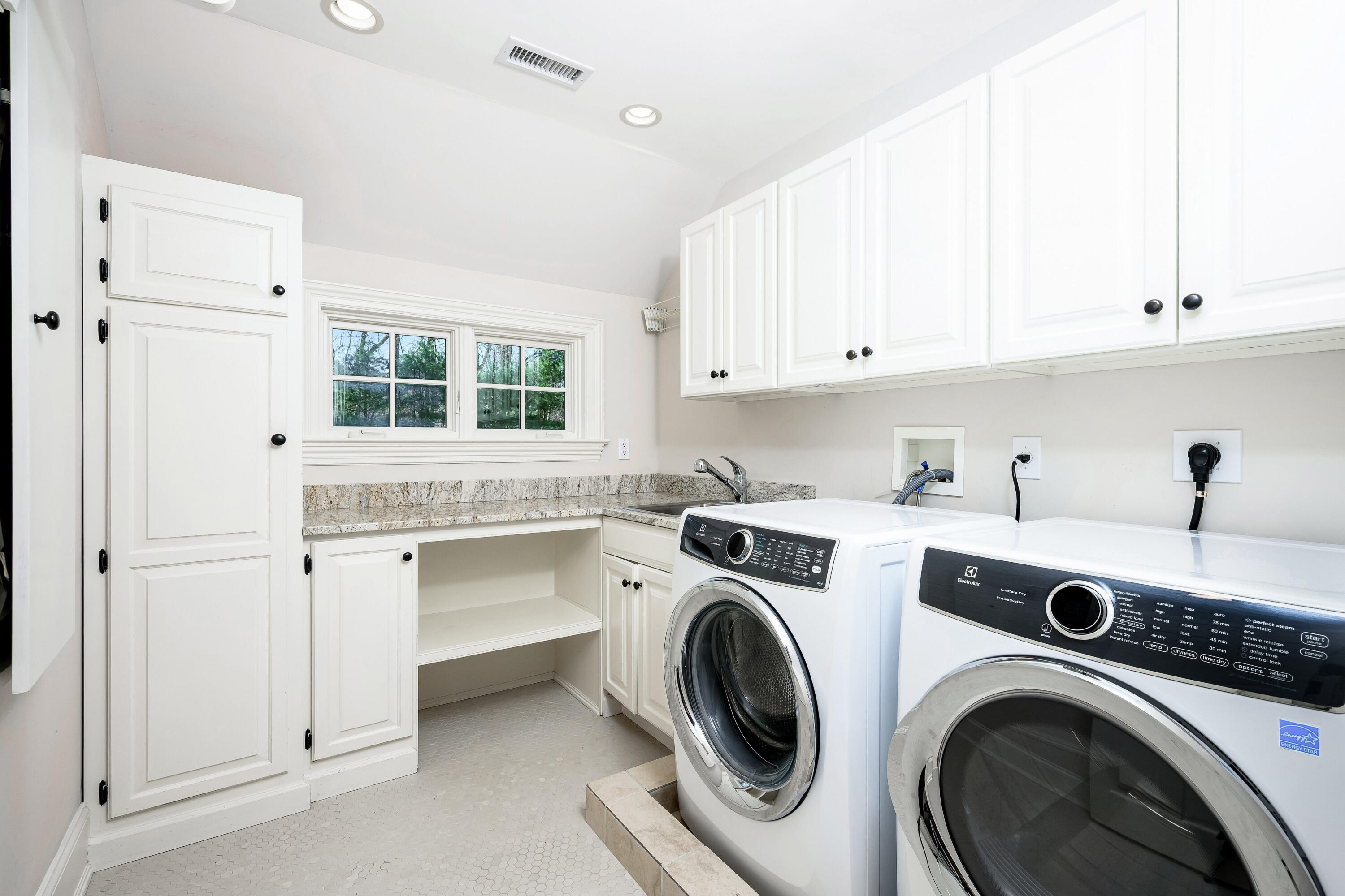 110 Stephen Mather Road Darien, CT 06820 - Photo 28 of 41 a utility room with sink dryer and washer