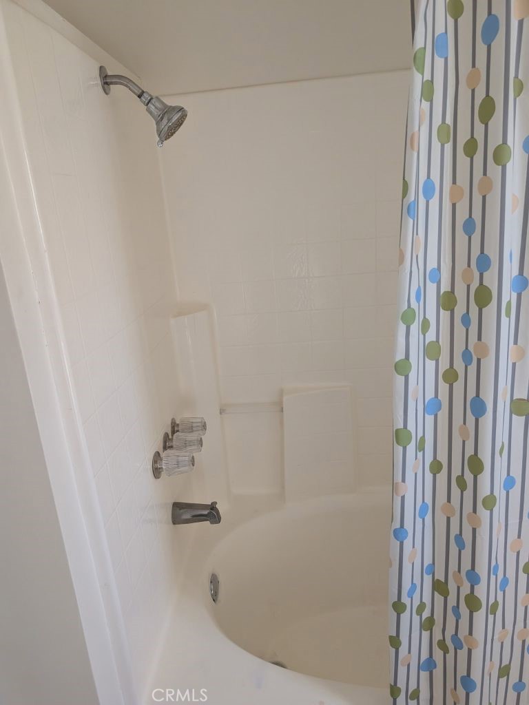 4287 Rosa Rancho Lane Fallbrook, CA 92028 - Photo 14 of 24 a bathroom with a bathtub