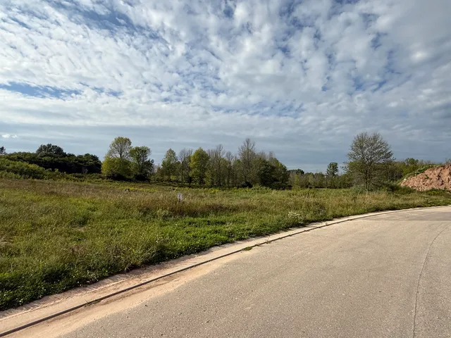 $139,800 | 3201 Sandy Ridge Drive, Two Rivers, WI 54241