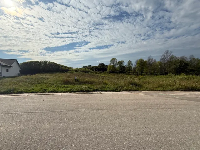 $139,800 | 3201 Sandy Ridge Drive, Two Rivers, WI 54241