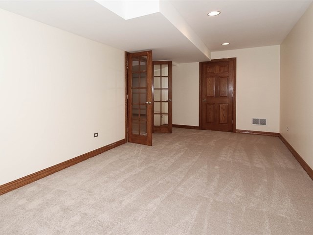 243 Bradwell Road Inverness, IL 60010 - Photo 17 of 25 an empty room with closet
