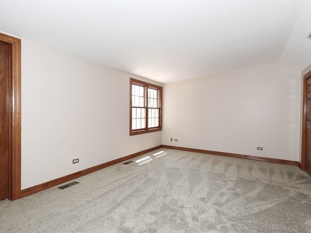 243 Bradwell Road Inverness, IL 60010 - Photo 22 of 25 an empty room with windows