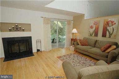 1655 Cedar Hollow Way Reston, VA 20194 - Photo 2 of 29 Living Room