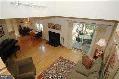 1655 Cedar Hollow Way Reston, VA 20194 - Photo 4 of 29 Living Room