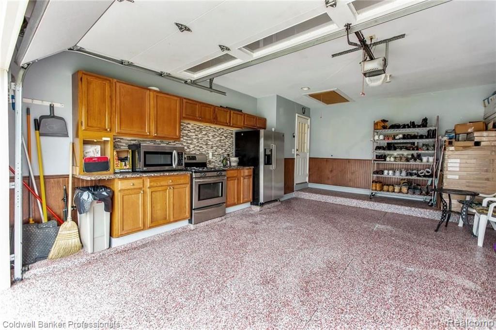 548 Rolling Green Circle Rochester Hills, MI 48309 - Photo 35 of 65