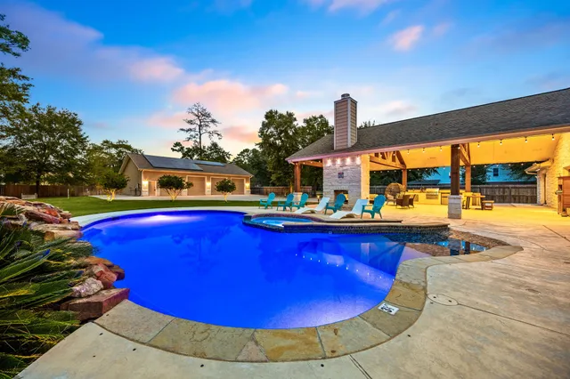 $995,000 | 3 Rolling Glen, Tomball, TX 77375